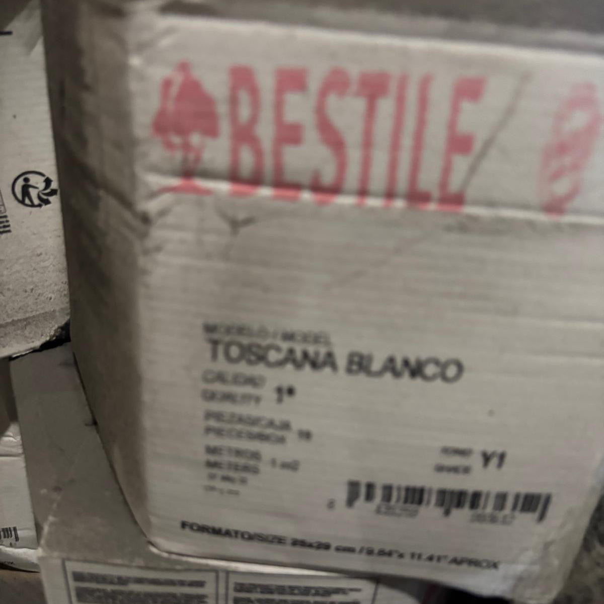 Box with 'Bestile' branding and product details on a metallic surface